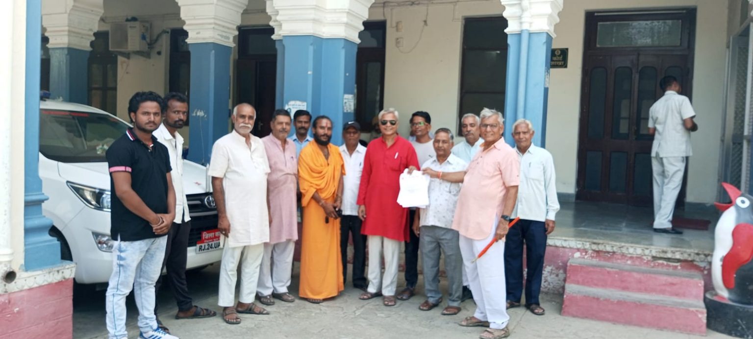 जिले में विश्व हिन्दू परिषद् बजरंग दल द्वारा लंपी महामारी में सरकार की अनदेखी को लेकर राजस्थान के राज्यपाल के नाम सिरोही जिला कलेक्टर को ज्ञापन दिया गया।