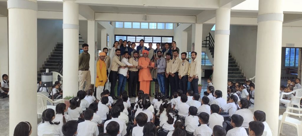 ट्रिनिटी इंटरनेशनल स्कूल में वेद प्रचार माला पर व्याख्यान