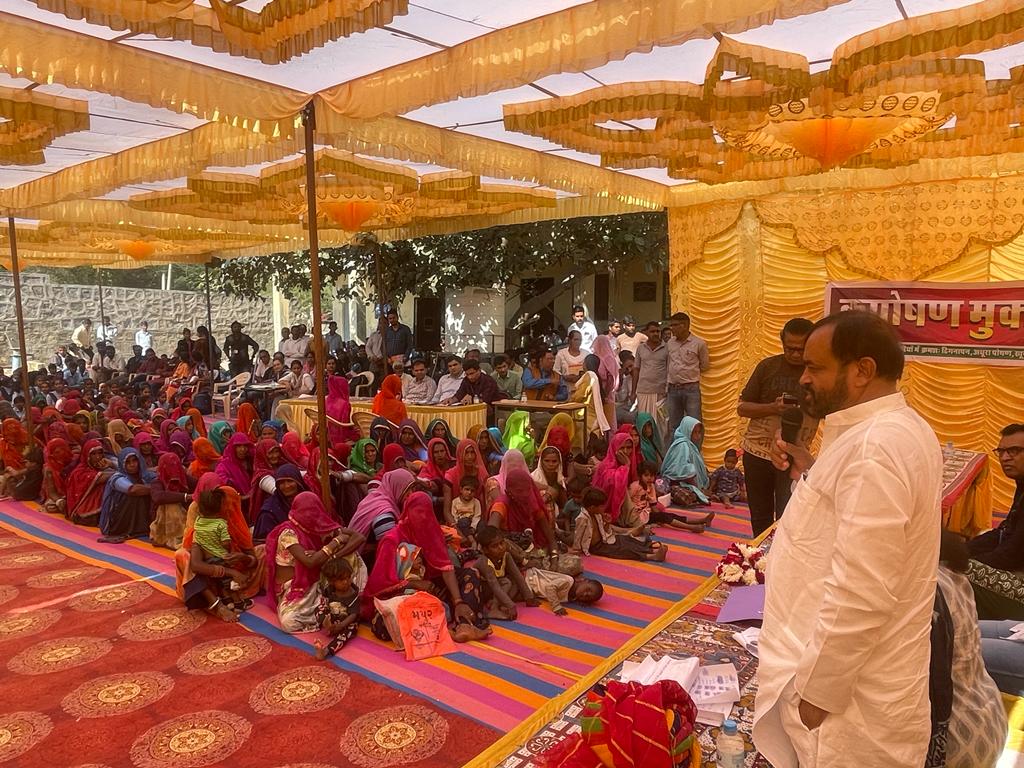 आदिवासी अंचल की कलदरी पंचायत में जिला प्रशासन की ओर से आयोजित किया गया कुपोषित एवं अतिकुपोषित शिविर ।