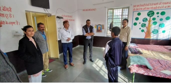 राजकीय सम्प्रेषण एवं किशोर गृह का किया निरीक्षण।