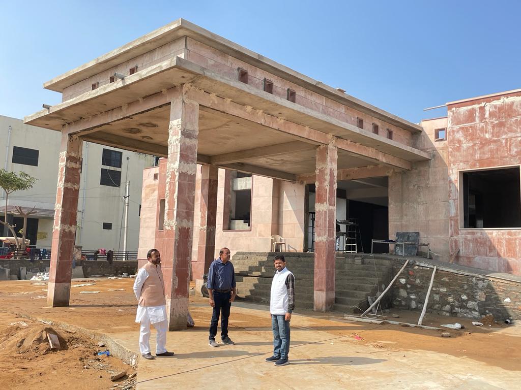 विधायक लोढ़ा ने निर्माणाधीन पालिका भवन का किया निरीक्षण ।