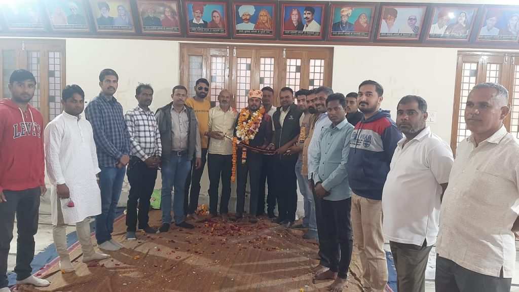 अजारी कृषिं पर्यवेक्षक व कैलाशनगर बीएलो का हुआ ट्रांसफर लोगो ने दी विदाई ।