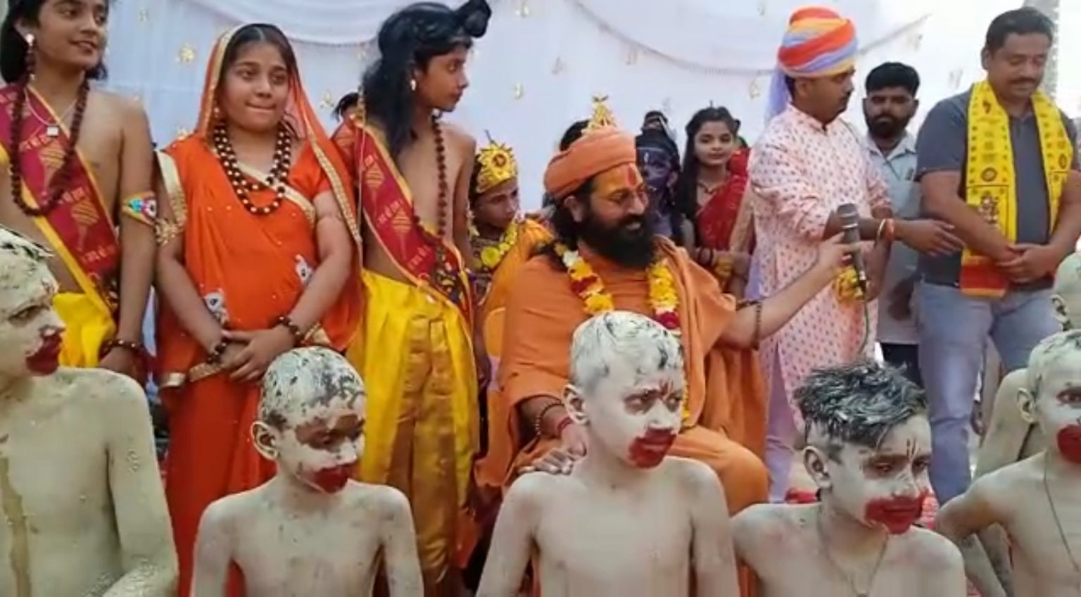 हनुमान जन्मोत्सव पर झाड़ोली में निकाली शोभायात्रा ।