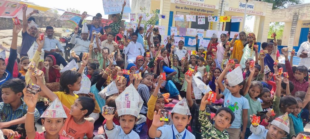 पिंडवाड़ा- समर कैंप के पांचवे दिन पालको और ग्रामीणों को बच्चों ने सुनाई रोचक कहानियां ।