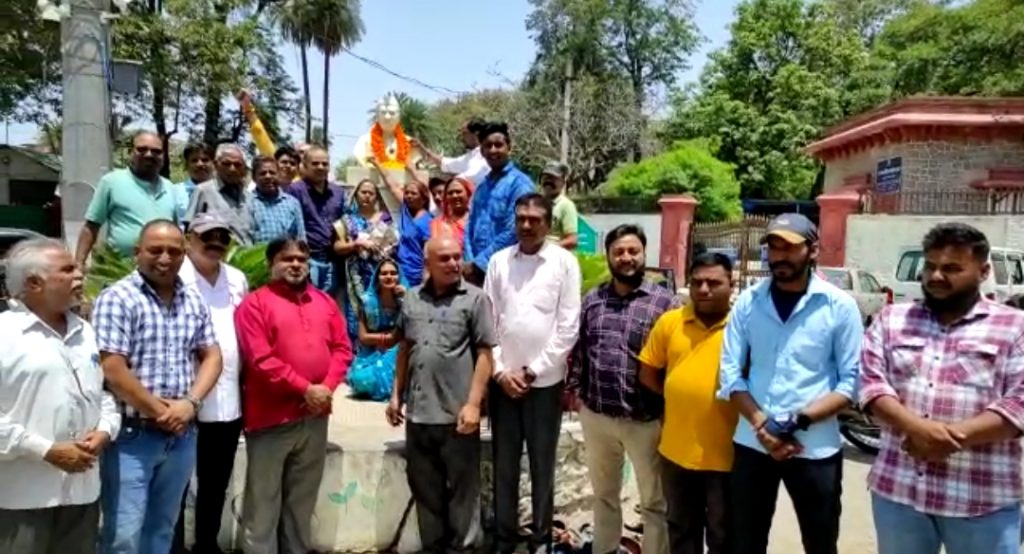 माउंट आबू – पूर्व प्रधानमंत्री जवाहर लाल नेहरू की मनाई पुण्य तिथि ।
