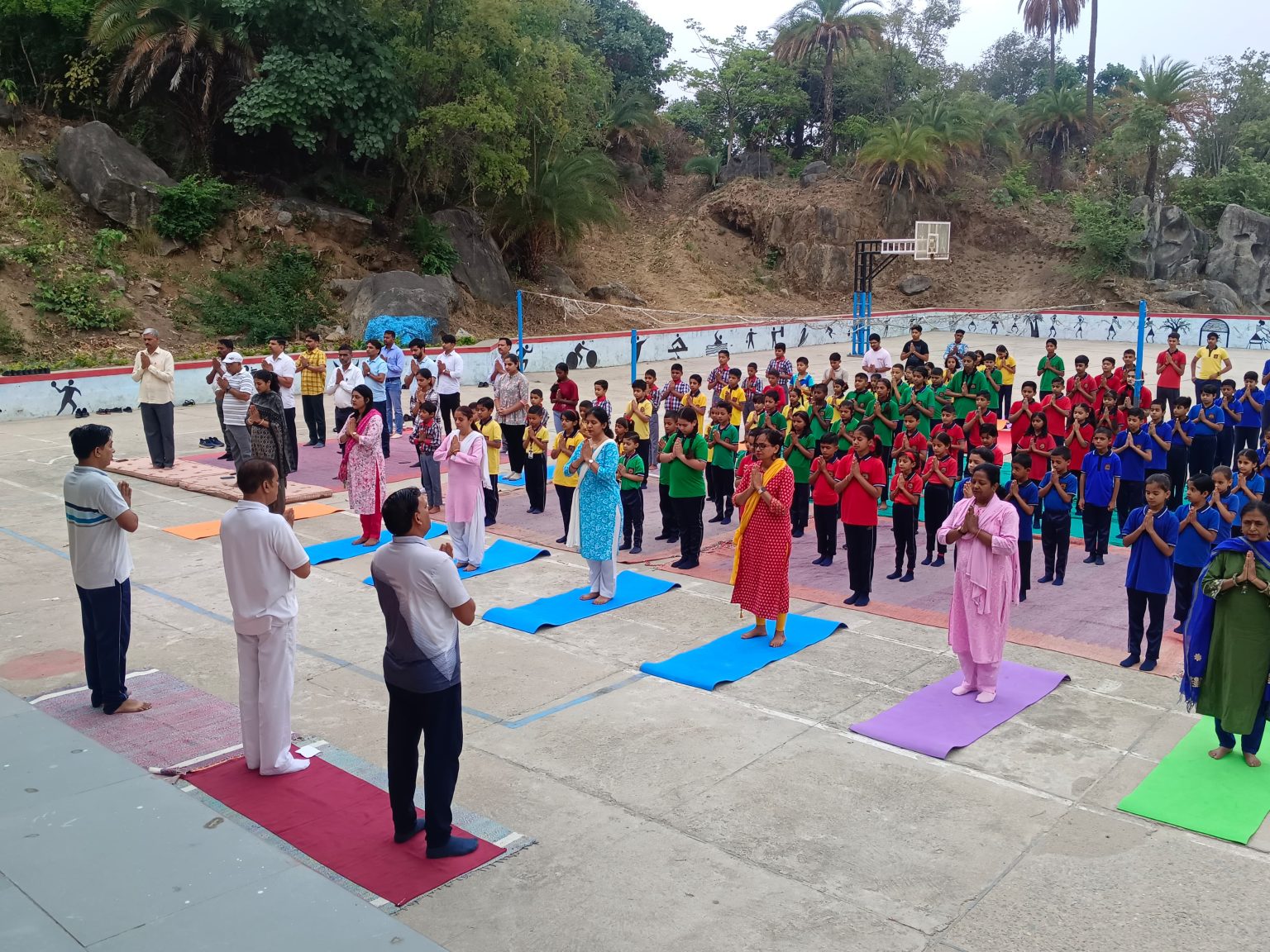 अंतर्राष्ट्रीय योग दिवस इस वर्ष की थीम “स्वयं एवं समाज के लिए योग” के साथ मनाया गया।
