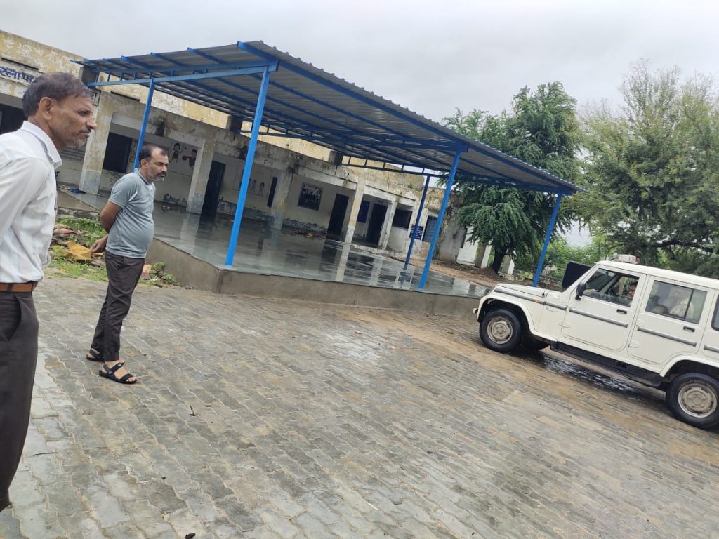 विद्यालय में हुई चोरी, मानवता जीवदया संस्था झाड़ोली ने स्कूल में दिया सहयोग ।