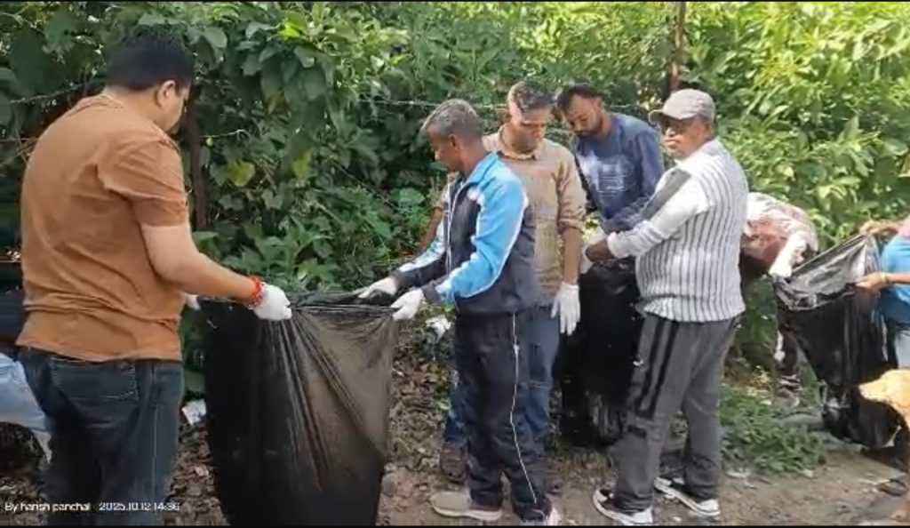 “स्वच्छ माउंट आबू अभियान”जनप्रतिनिधि भी ले रहे हैं इस अभियान में भाग ।