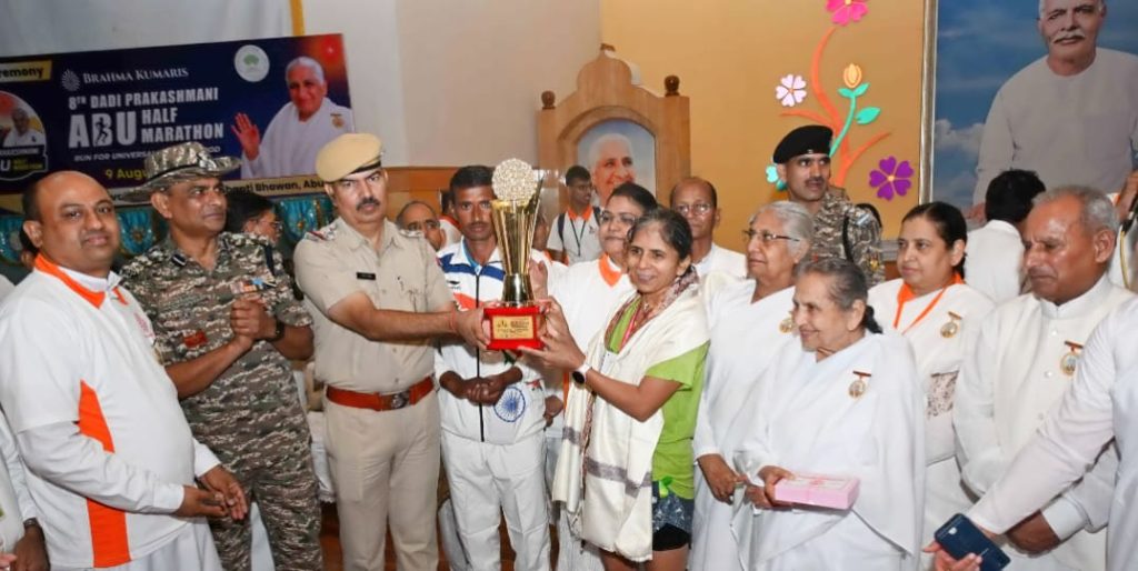 अंतर्राष्ट्रीय मैराथन में धावकों ने दिखाया दमखम